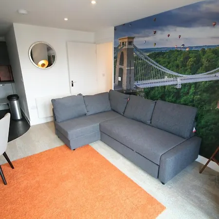 Brunel Loft - Ya